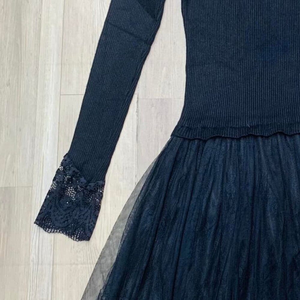 Short Flared Dress with Long Sleeves and Waist Cinching - Picture 5 of 6